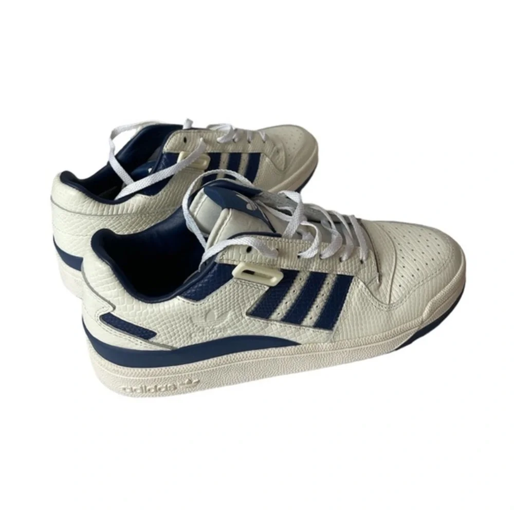adidas | Shoes | Adidas Die Marke Mit Dens 3 Streifen Shoes Mens Size 85 |  Poshmark
